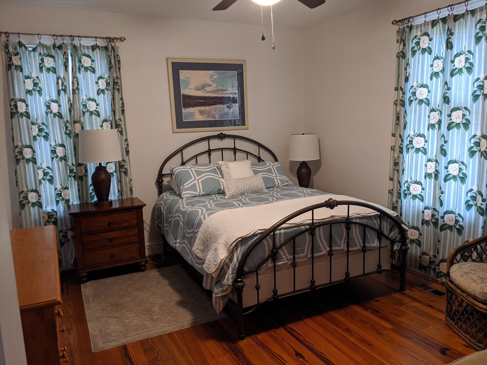 Palmer's Point with dock on Jeremy Creek McClellanville Vrbo