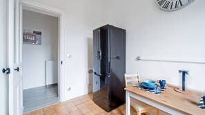 Micro-ondes, fourneau de cuisine, cafetière/bouilloire