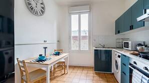 Micro-ondes, fourneau de cuisine, cafetière/bouilloire