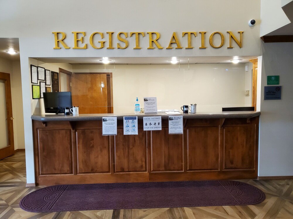 Lobby, Bridgeport Waterfront Resort