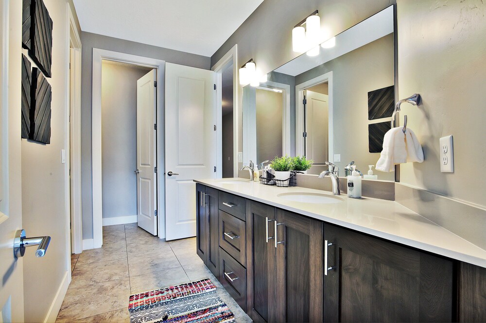 🌄⛱️Pet Friendly End Unit | Same Day Bookings | Townies | 96 Hour Cancel | EPA Cleaning | 620