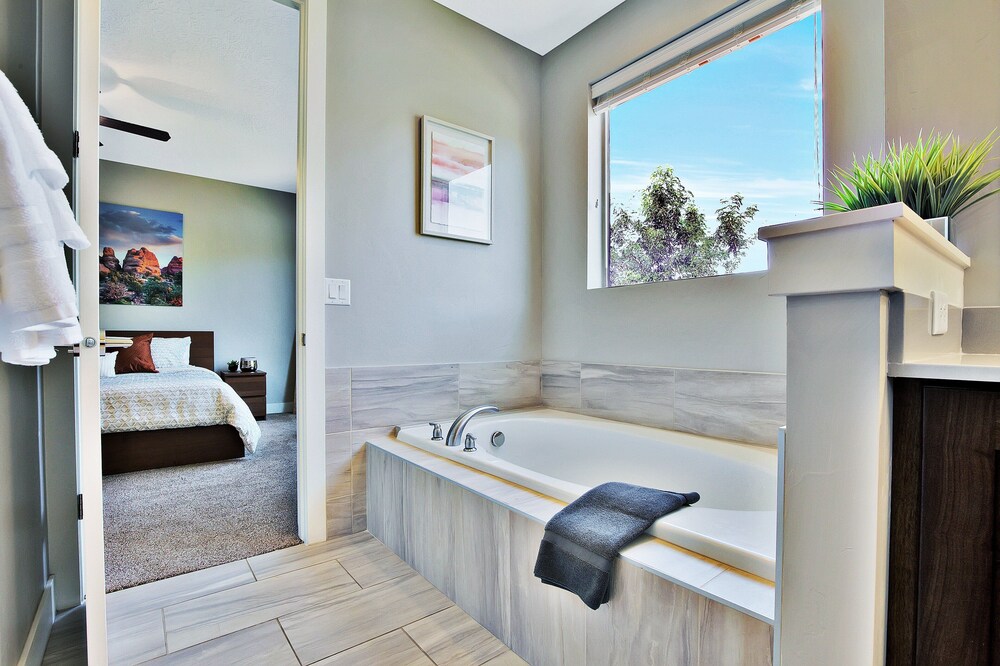 🌄⛱️Pet Friendly End Unit | Same Day Bookings | Townies | 96 Hour Cancel | EPA Cleaning | 620