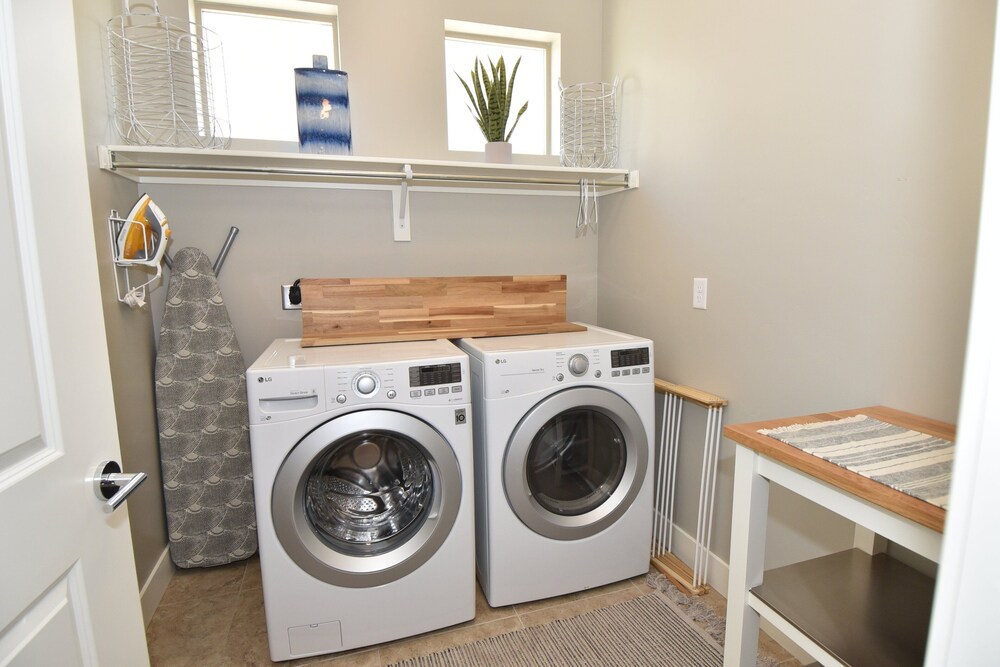 🌄⛱️Pet Friendly End Unit | Same Day Bookings | Townies | 96 Hour Cancel | EPA Cleaning | 620