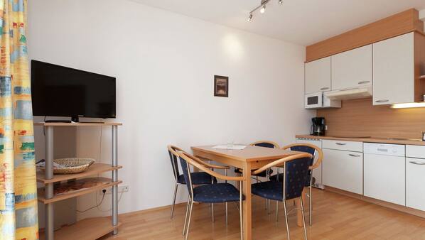 Kühlschrank, Mikrowelle, Geschirrspüler