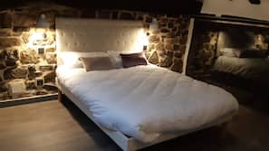 Down duvet, iron/ironing board, free WiFi, linens