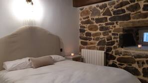 Down duvet, iron/ironing board, free WiFi, linens