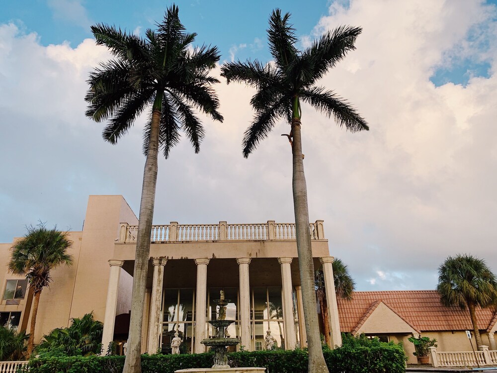 Front of property, Miami Gardens Inn & Suites