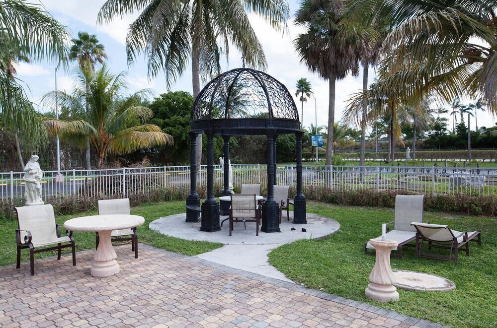 Terrace/patio, Miami Gardens Inn & Suites