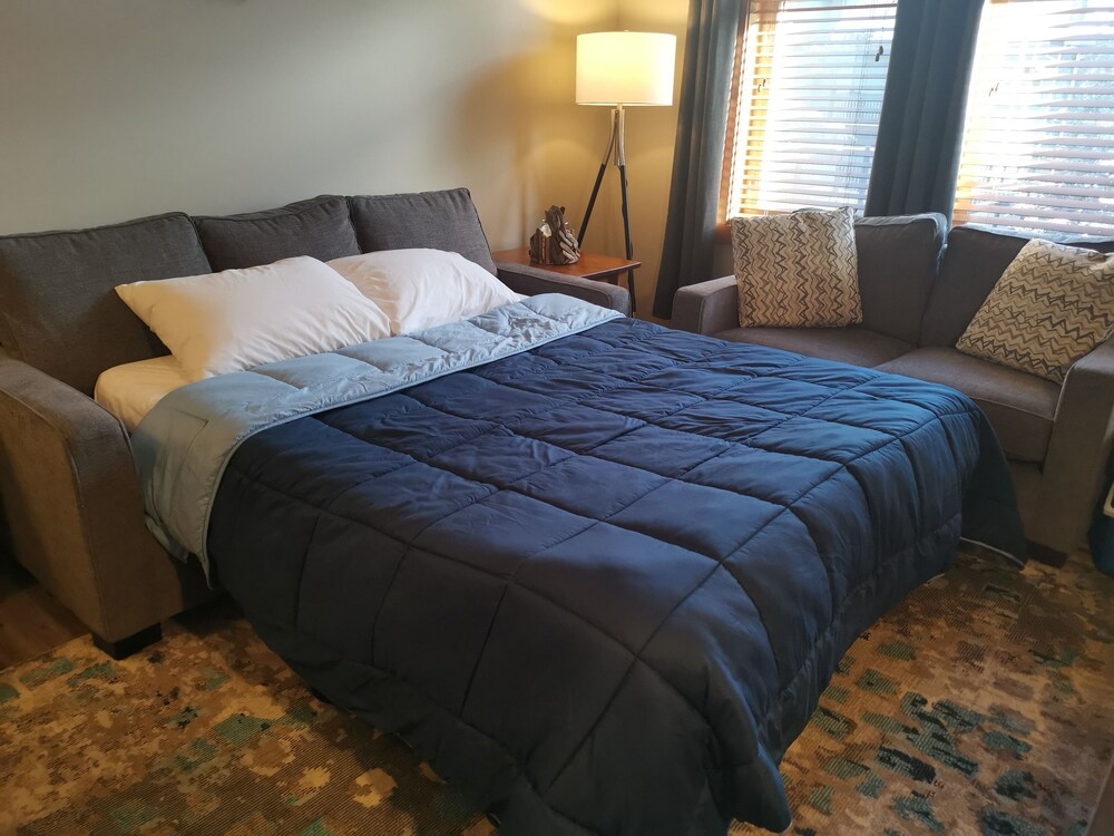 Close To It All! Rocky Mountain 2BR Loft Penthouse Resort w Pool & 3