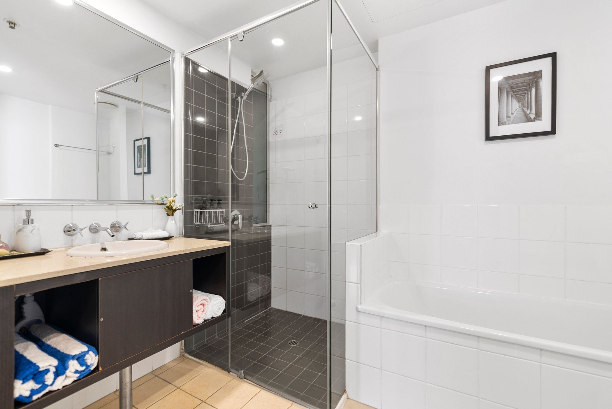 ?(104) Amazing Ocean Views in the City 1bdrm 1bath?