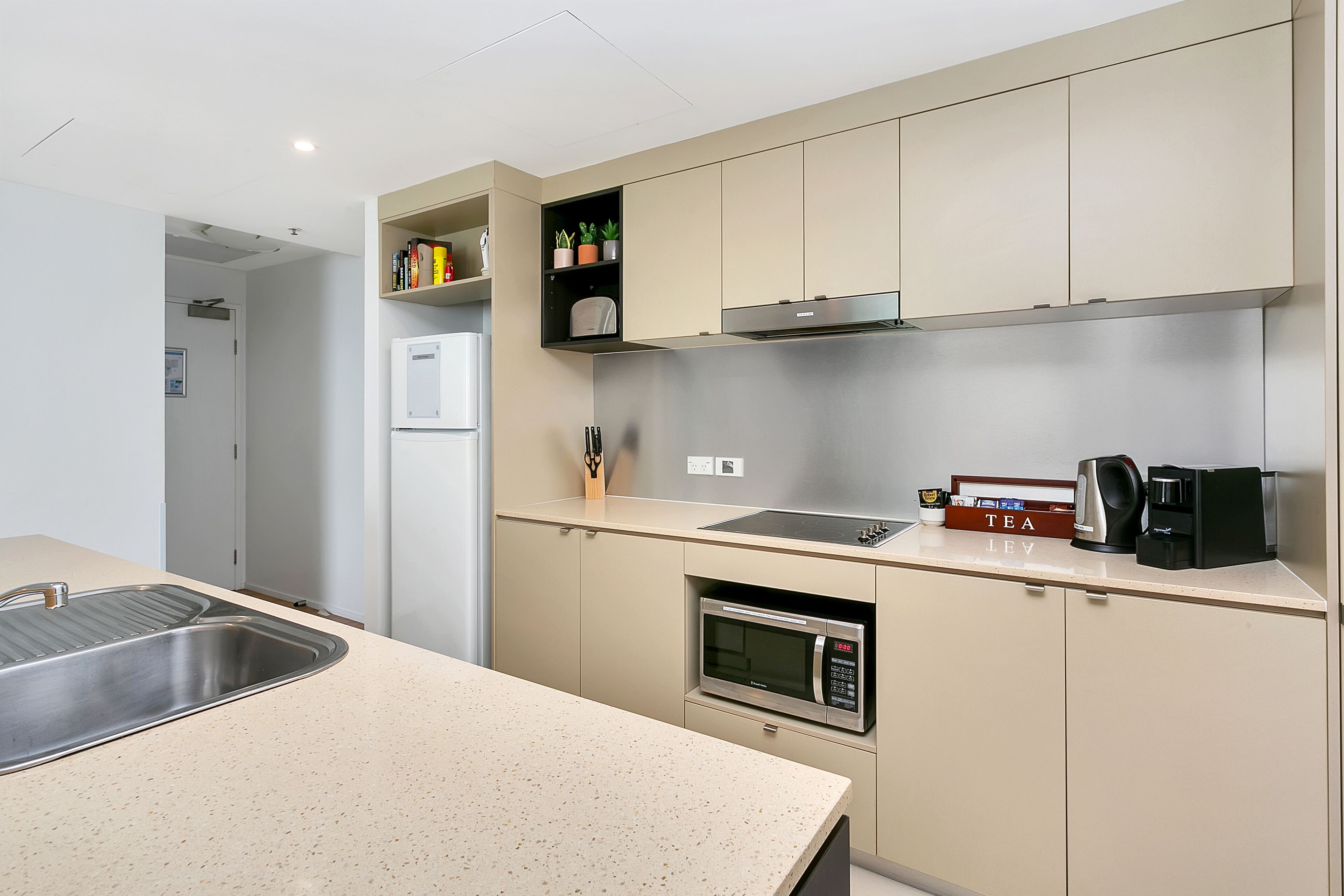 ?(104) Amazing Ocean Views in the City 1bdrm 1bath?