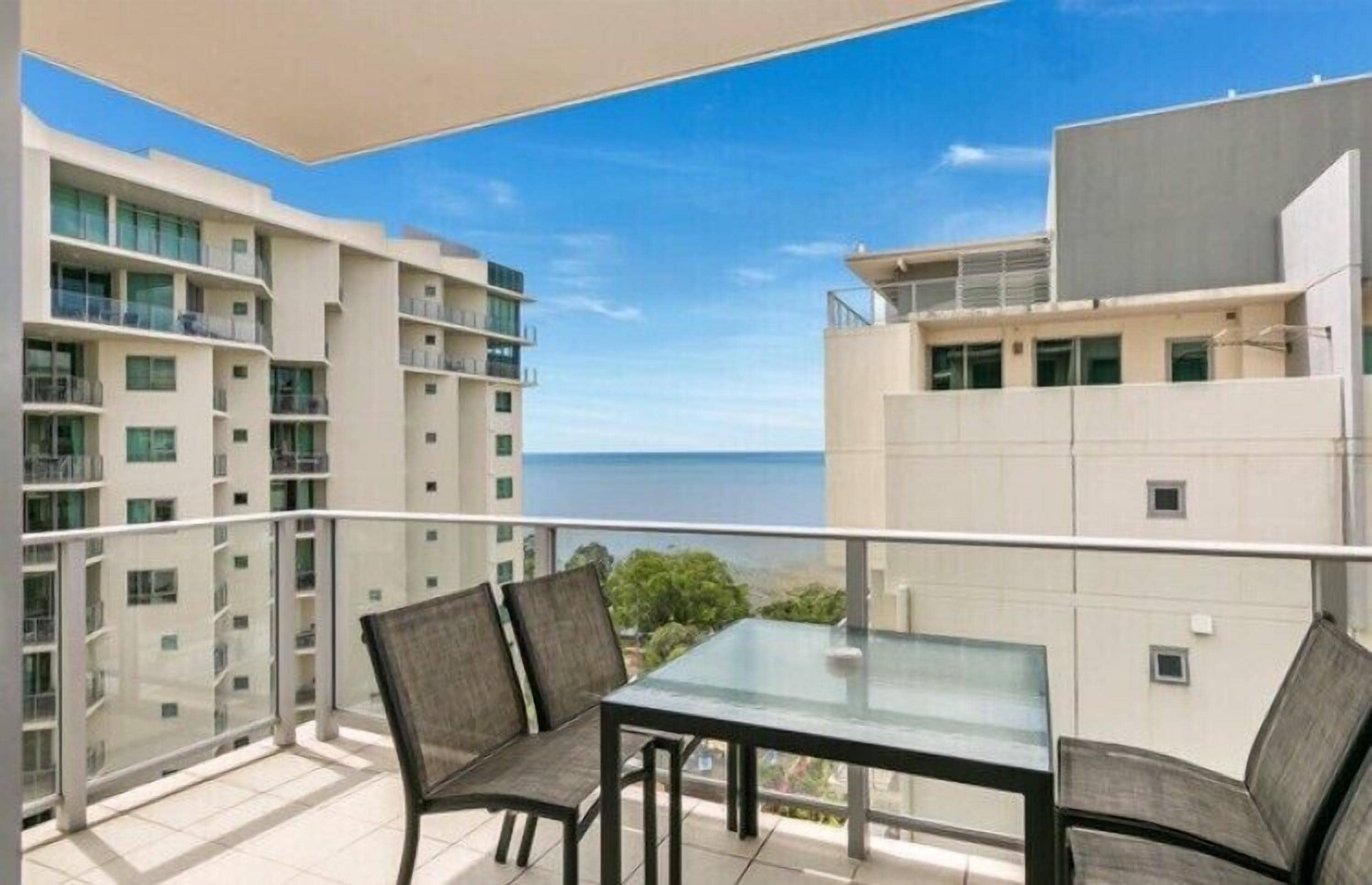 ?(104) Amazing Ocean Views in the City 1bdrm 1bath?