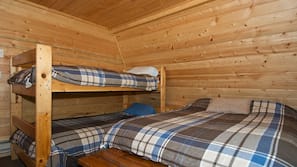 6 bedrooms, laptop workspace, iron/ironing board, free WiFi