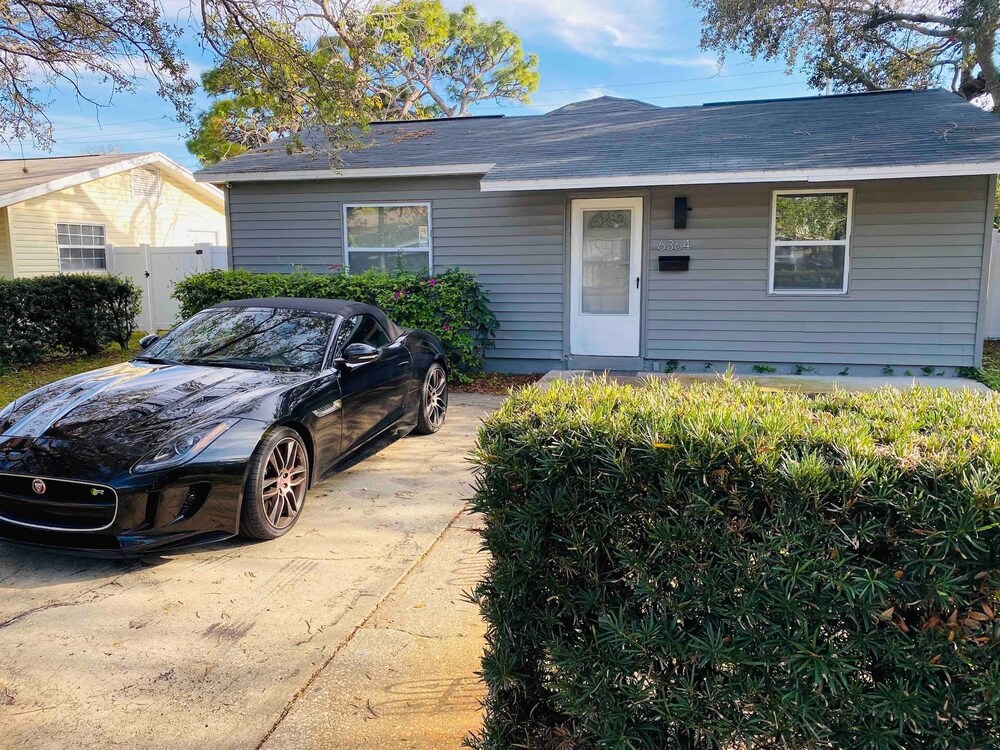 # St Pete - pool & close to beach