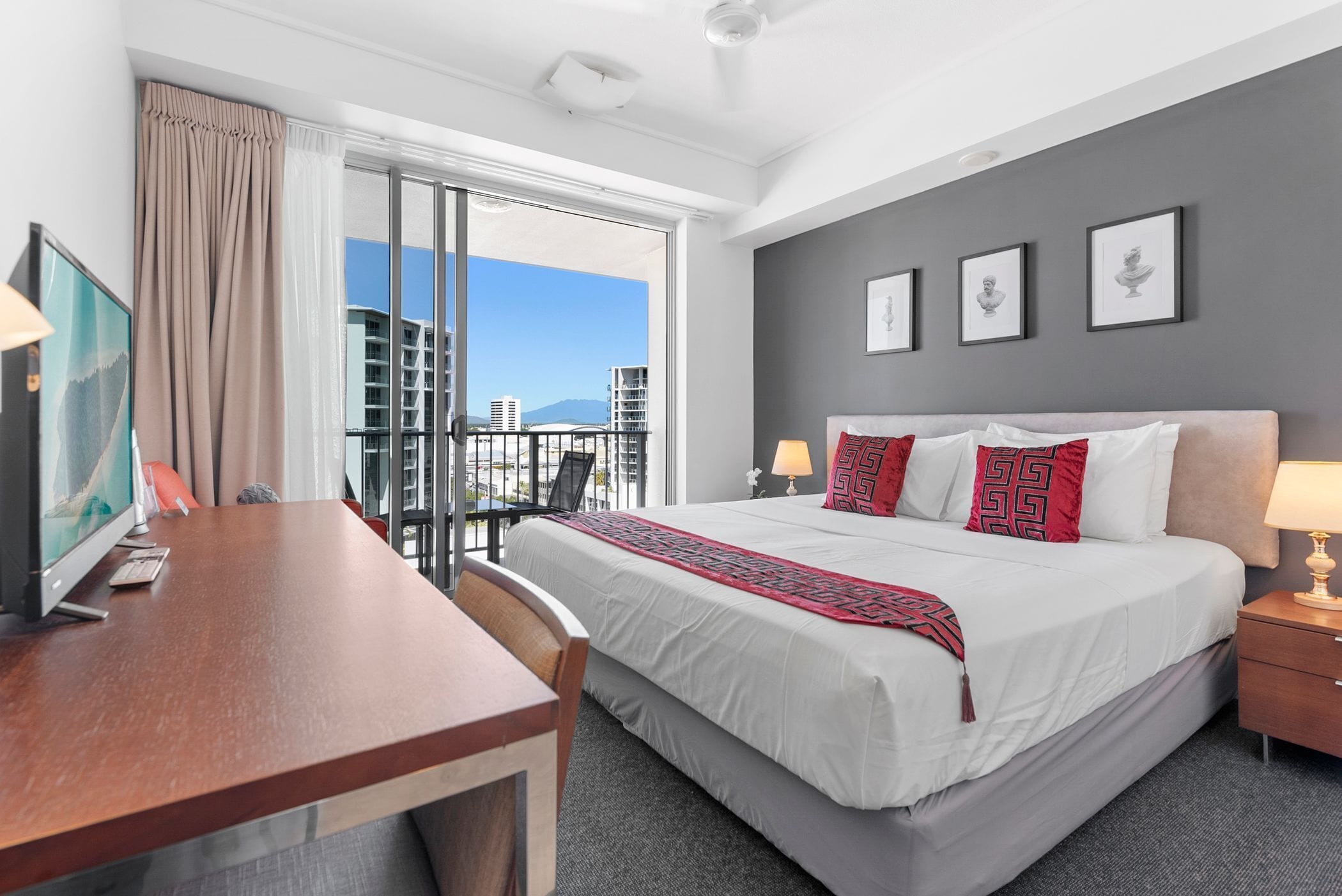 ?(10-B) Amazing Ocean Views in the City 2bdrm 2bath?