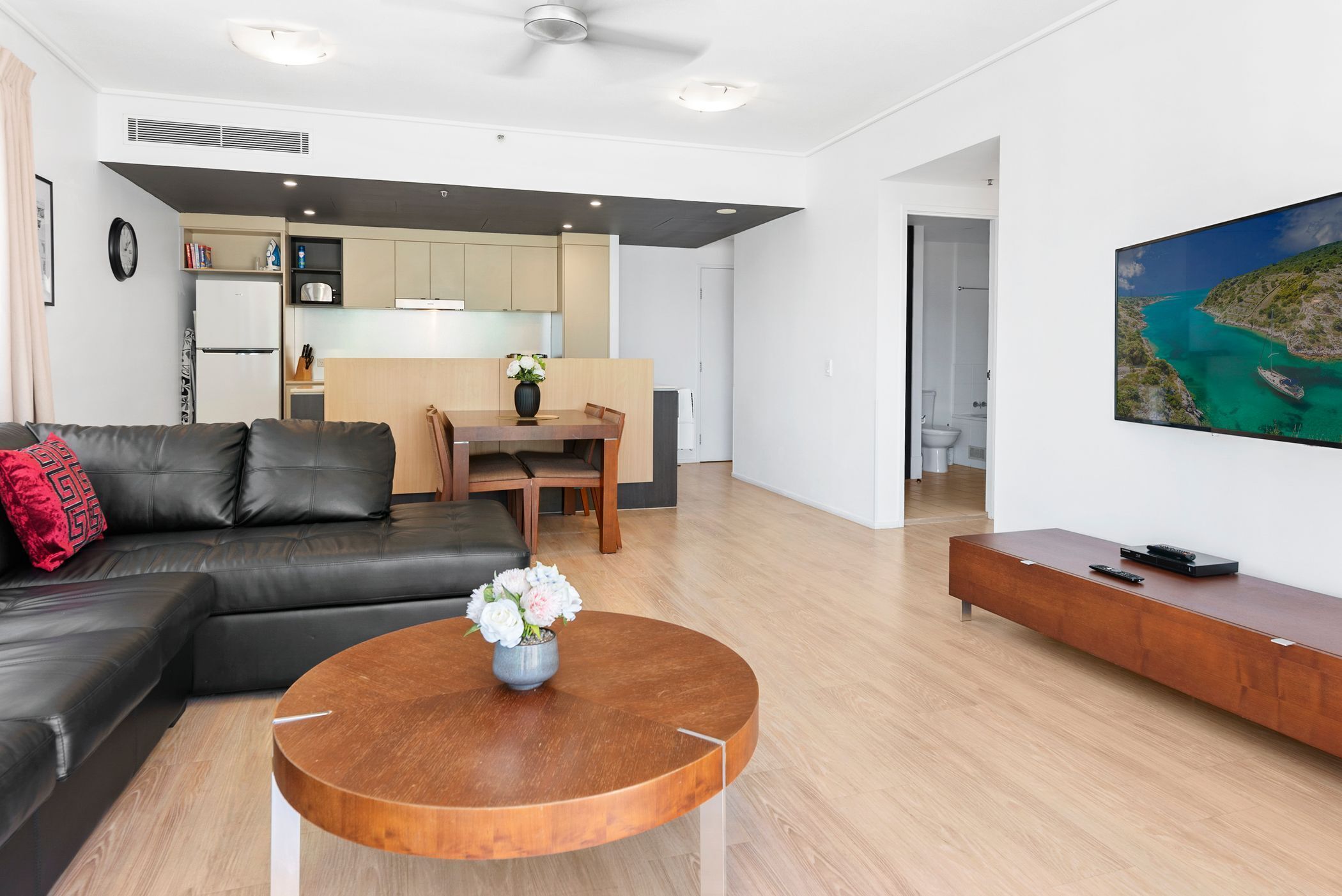 ?(10-B) Amazing Ocean Views in the City 2bdrm 2bath?