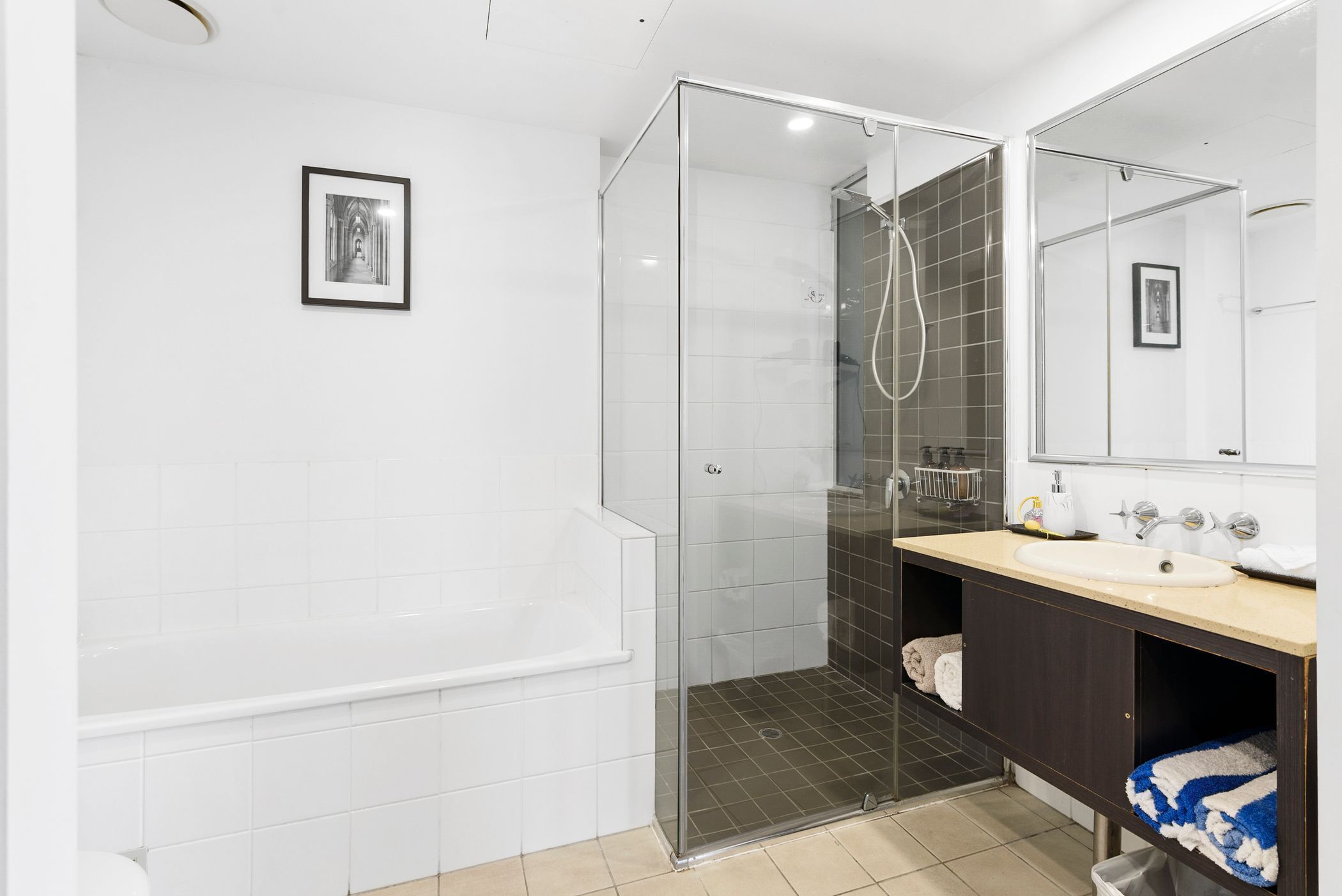 ?(10-B) Amazing Ocean Views in the City 2bdrm 2bath?