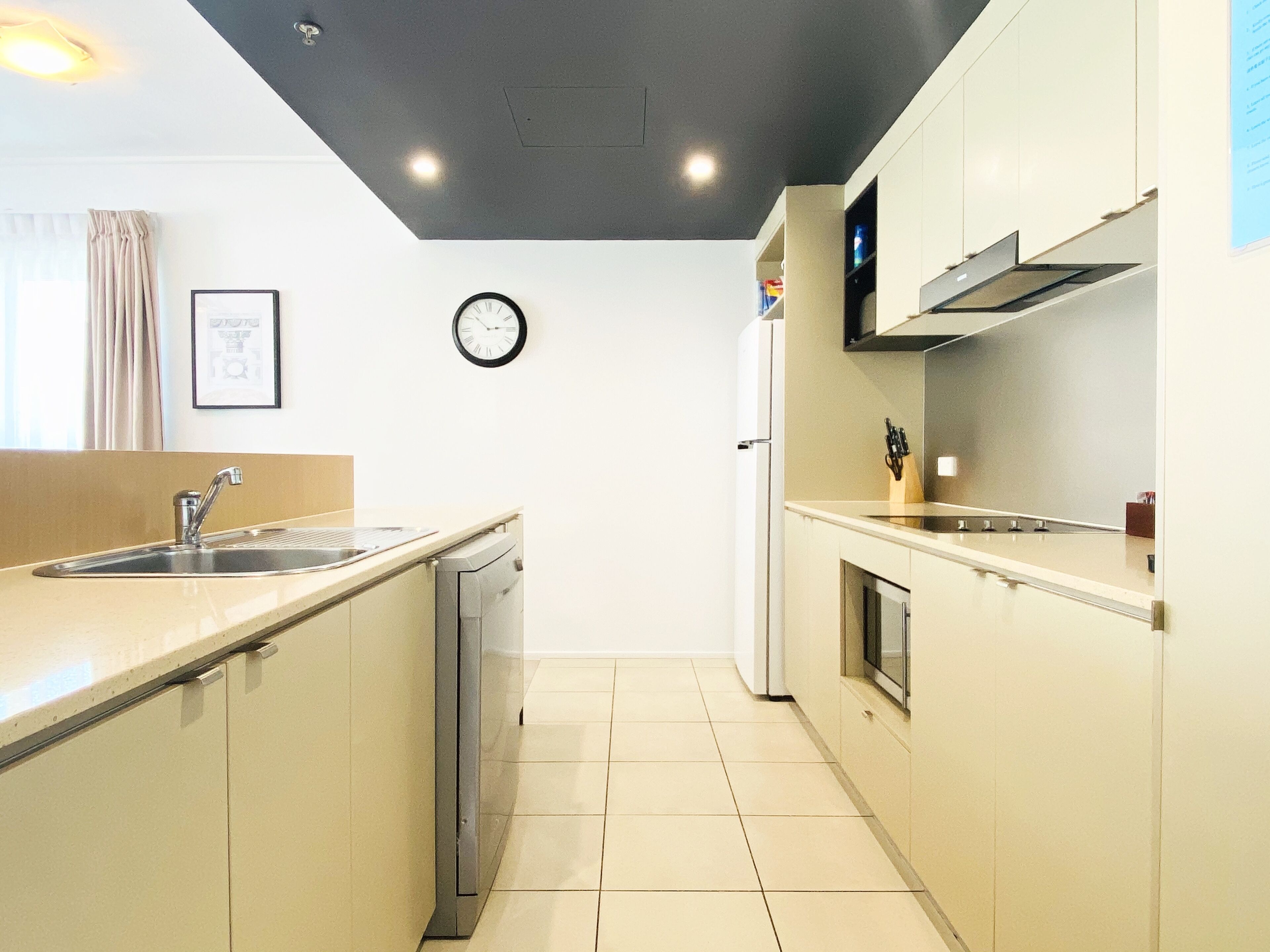 ?(10-B) Amazing Ocean Views in the City 2bdrm 2bath?