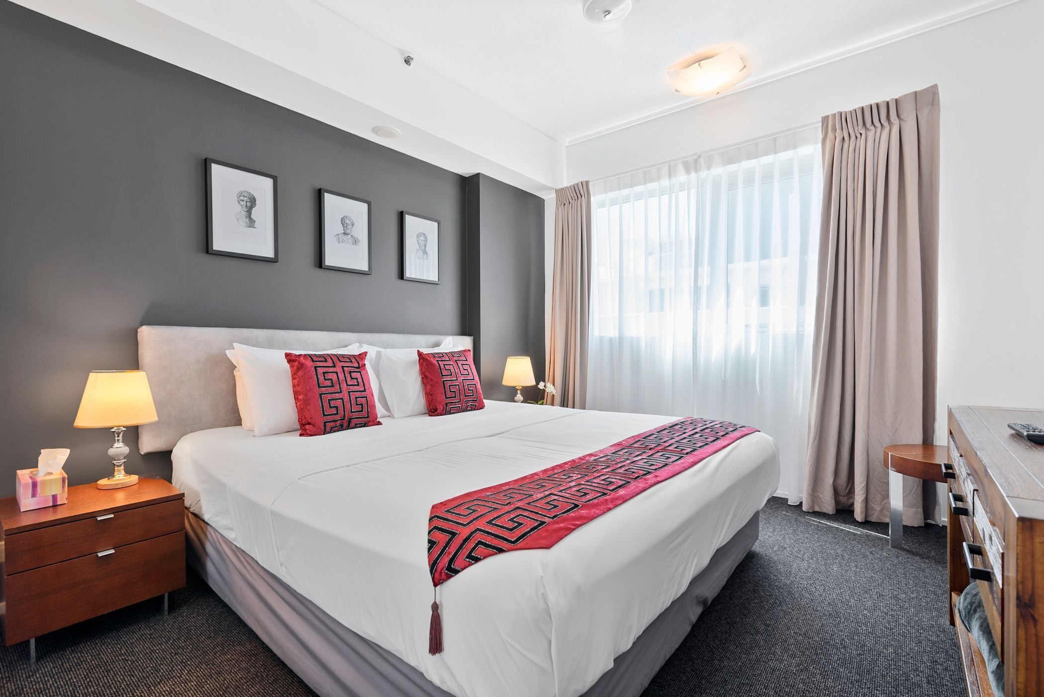 ?(10-B) Amazing Ocean Views in the City 2bdrm 2bath?