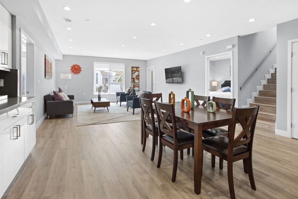Hollywood: 99 Walk Score-4 Bdrm 2 Story Penthouse! In Los Angeles | Hotel Rates & Reviews On Orbitz