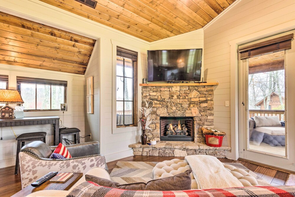 Chinquapin Natures Walk NewlyBuilt Forest Retreat Deals & Reviews