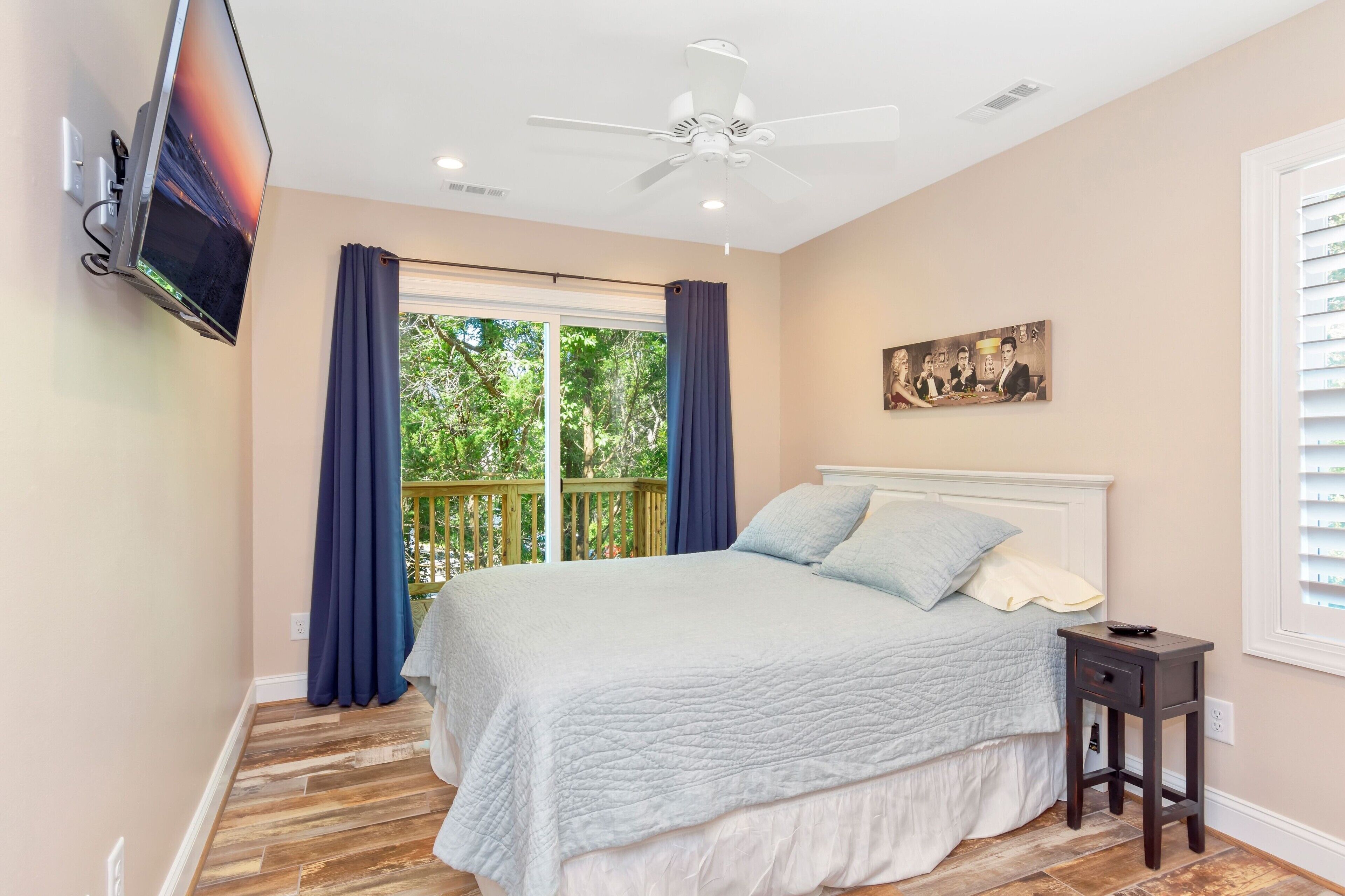 Newly Renovated Secluded House in Heart of Emerald Isle Ocean View & Heated Pool in Morehead City, United States