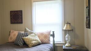 3 bedrooms, iron/ironing board, Internet, bed sheets
