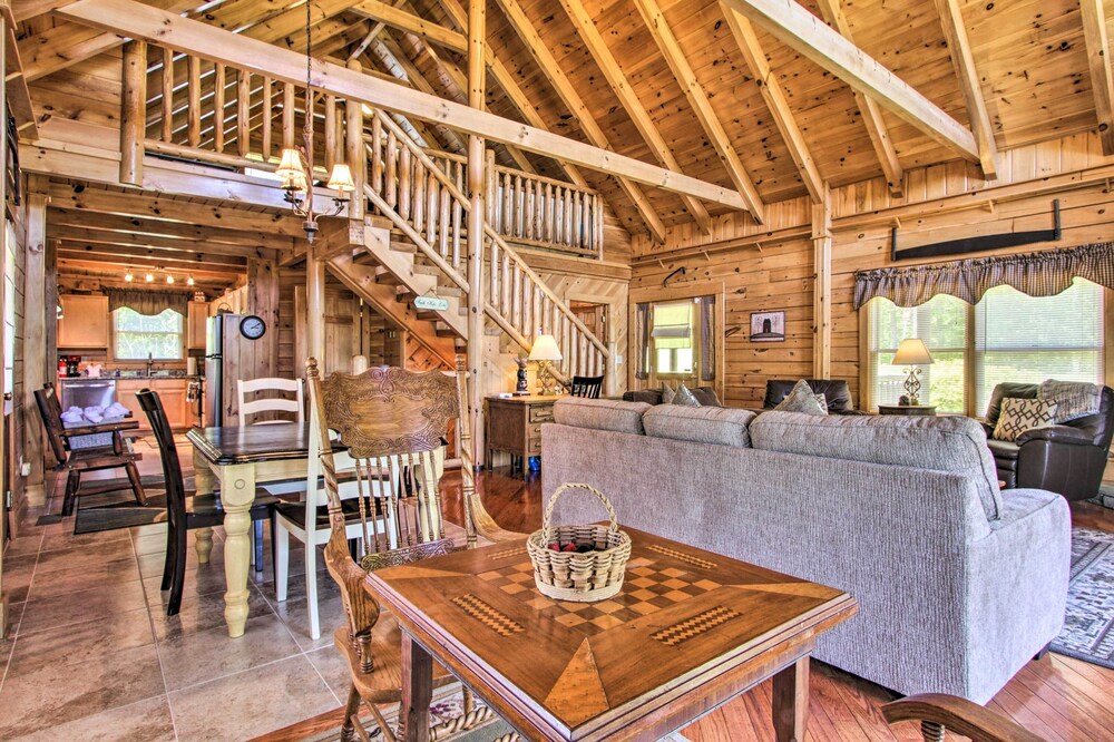 Idyllic Cabin w/Deck & Grill + View of Smoky Mtns!