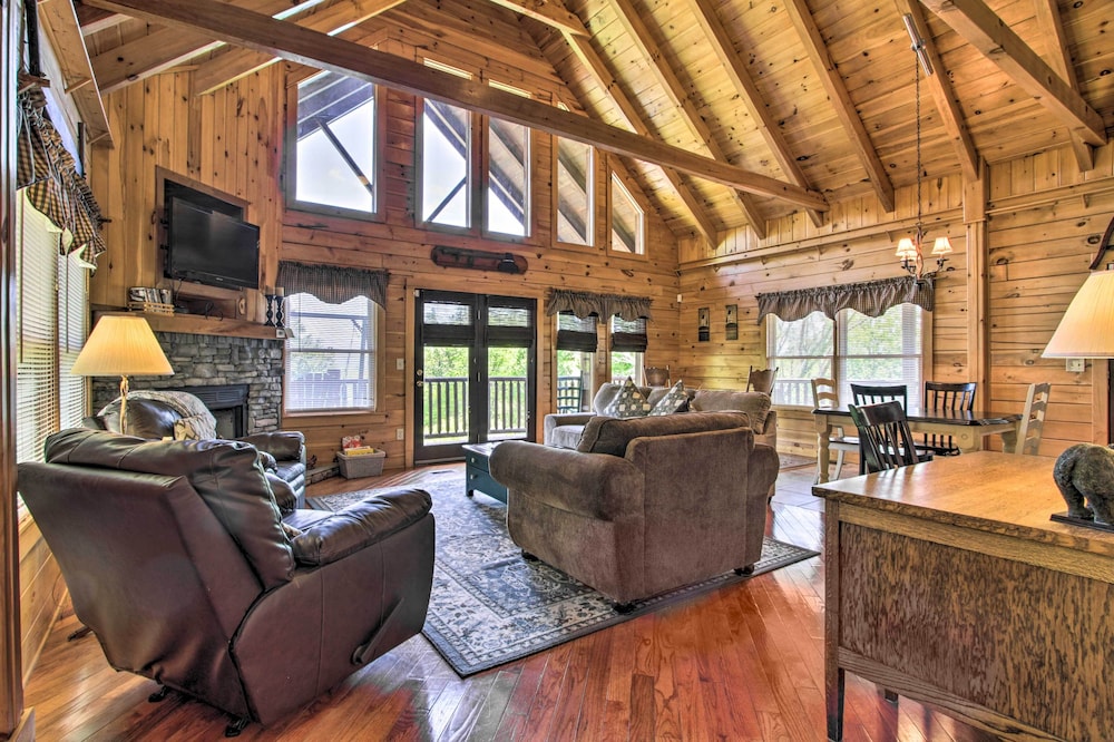 Idyllic Cabin w/Deck & Grill + View of Smoky Mtns!