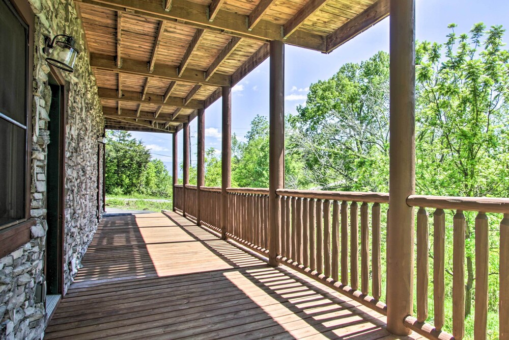 Idyllic Cabin w/Deck & Grill + View of Smoky Mtns!