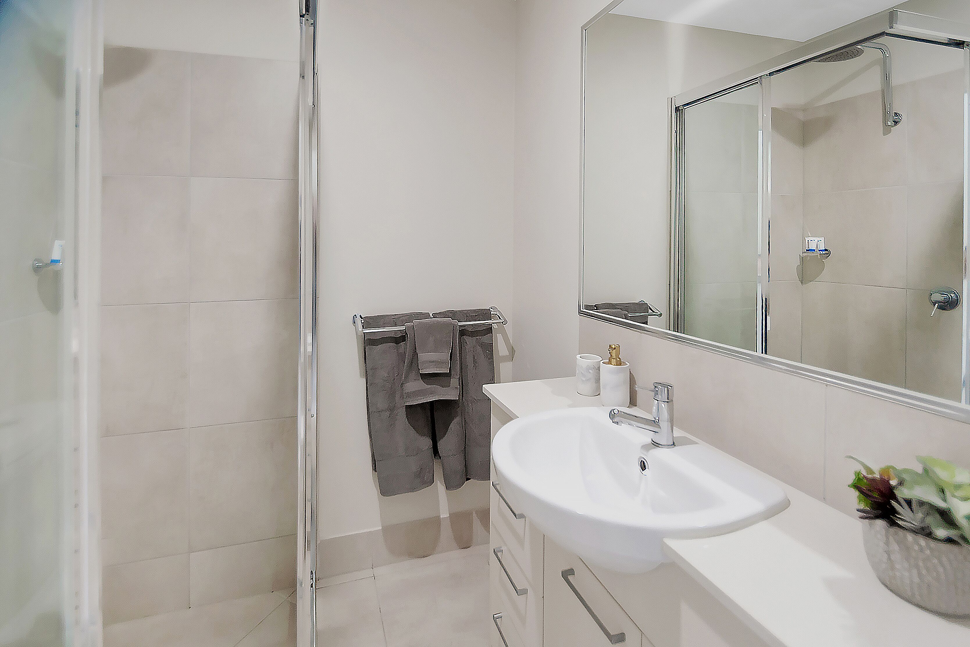 Apartment Close To The City Life on Lake 3