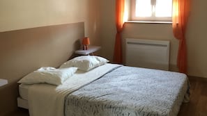3 bedrooms, linens