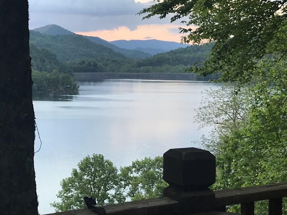 Smoky Mountain Cabin with Hot Tub And Boat Dock on Lake Nantahala! in