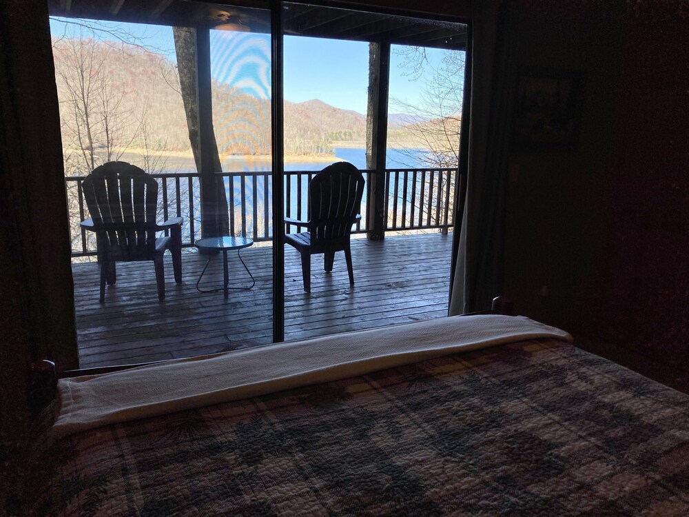Smoky Mountain Cabin with Hot Tub And Boat Dock on Lake Nantahala! in