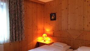 Down comforters, in-room safe, blackout drapes, free WiFi