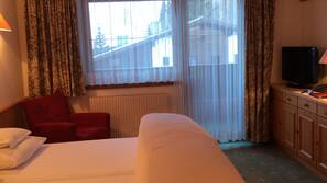 Down comforters, in-room safe, blackout drapes, free WiFi