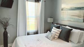 2 bedrooms, iron/ironing board, WiFi, linens