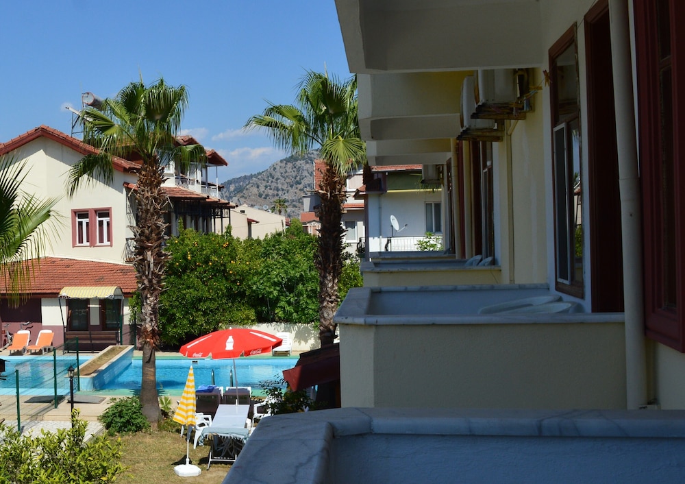 Erasmus Apart Hotel