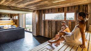 5 Innenpools, 5 Außenpools, Sonnenschirme, Liegestühle