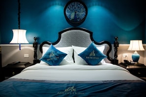 Deluxe Room | Premium bedding, down comforters, memory foam beds, minibar