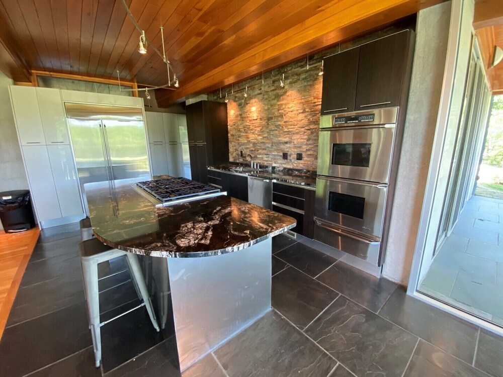 Innisfree Farm Stunning & Spectacular Mountain Escape! Close to