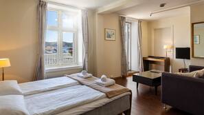 Iron/ironing board, free WiFi, linens