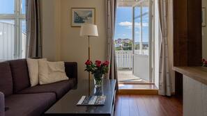 Iron/ironing board, free WiFi, linens
