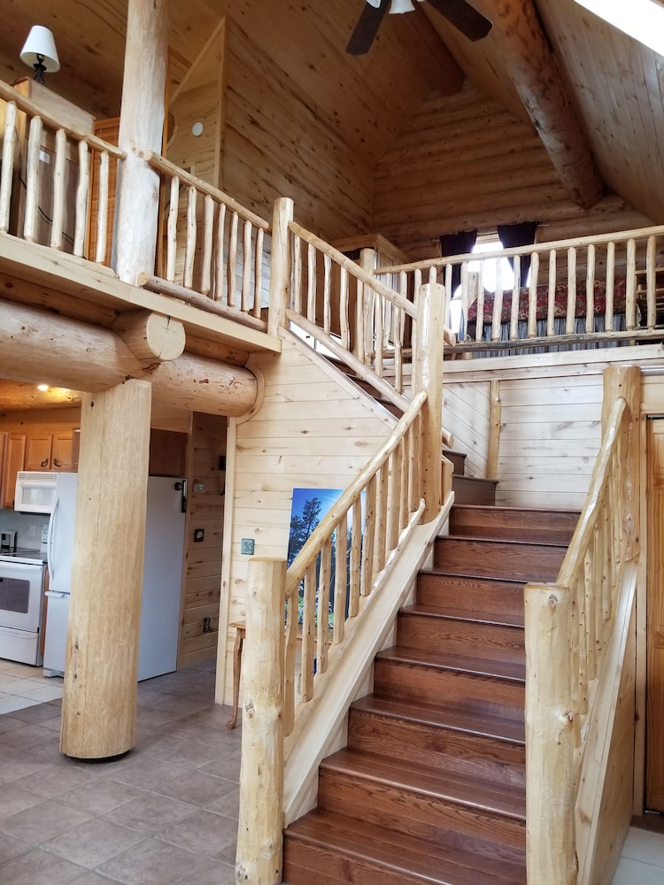 Cozy, quiet, secluded log cabin.           