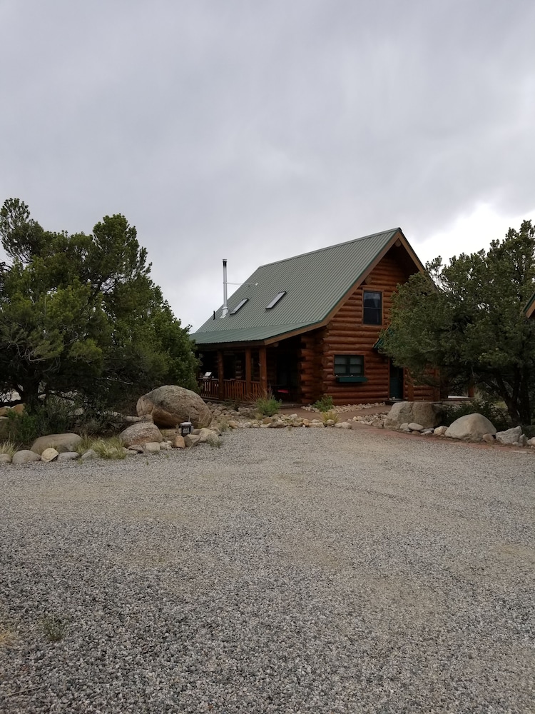 Cozy, quiet, secluded log cabin.           