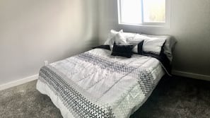 3 bedrooms, WiFi, linens, wheelchair access