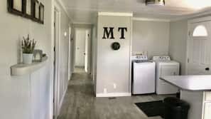 3 bedrooms, WiFi, linens, wheelchair access