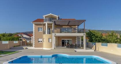Villa Neda