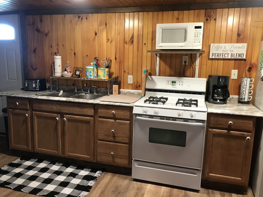 Newly Renovated Rustic Cabin w/WiFi in the Heart of the Finger Lakes