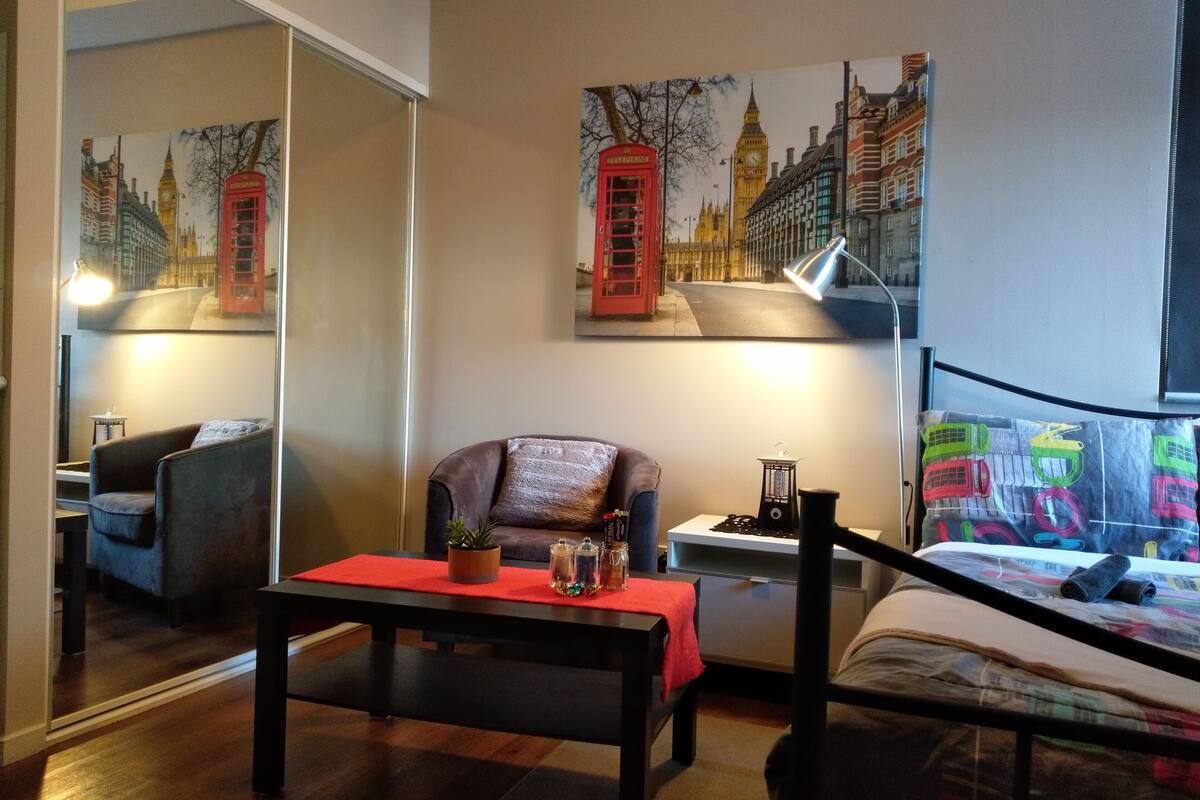 A Studio Apartment In Melbourne Cbd With A Little Touch Of English Flare 2021 Room Prices Deals Reviews Expedia Com